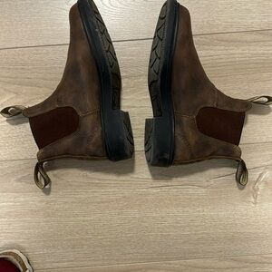 Australian Blundstone brown modeled boots